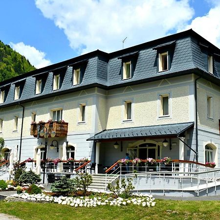 Hotel Saisera Вальбруна Екстер'єр фото
