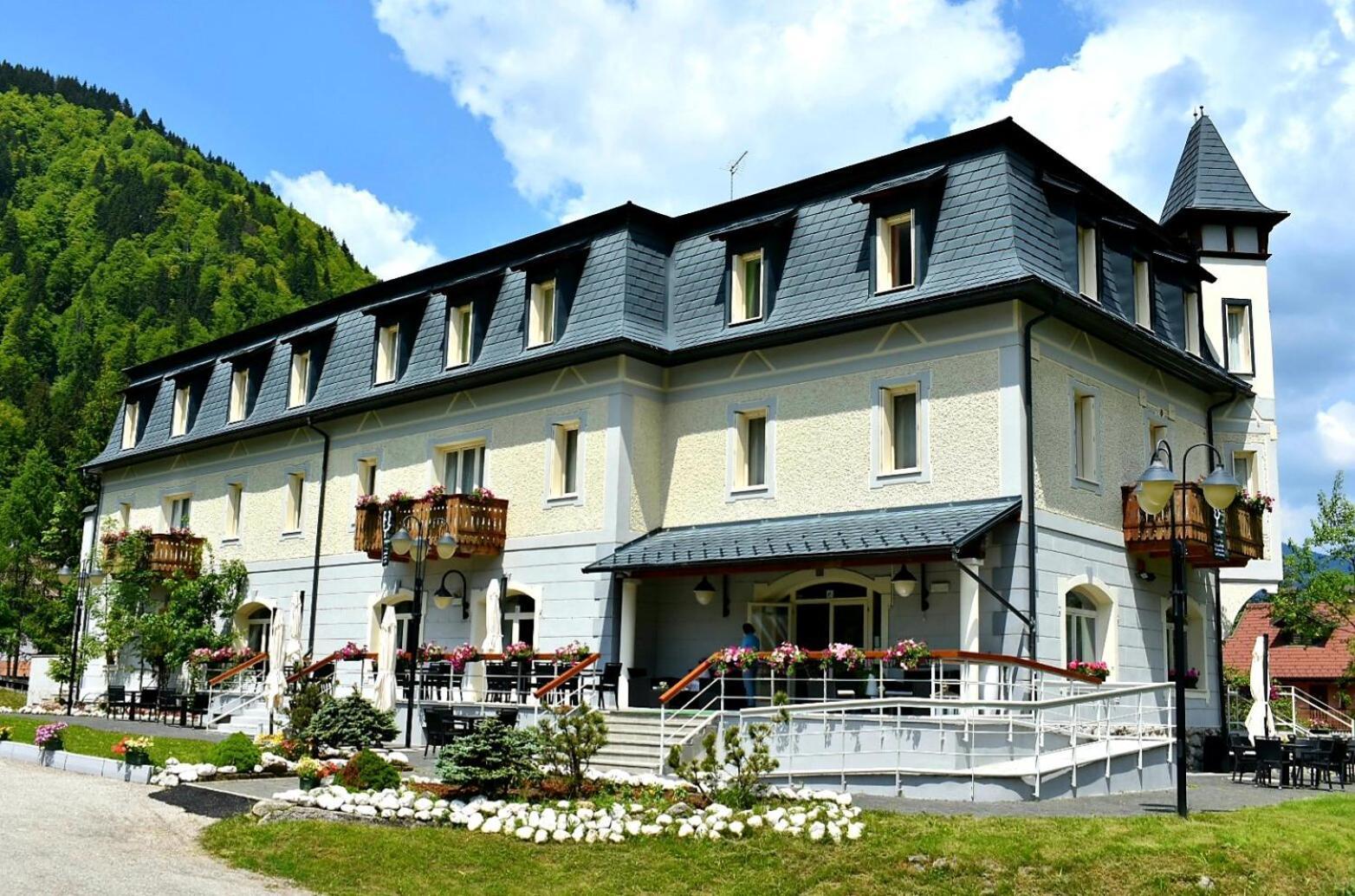 Hotel Saisera Вальбруна Екстер'єр фото